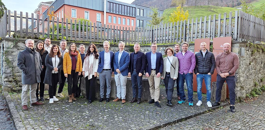 Führungskompetenz im Fokus: Unsere Programme für mehr Wirkung und Kundennutzen Führungskompetenz im Fokus: Unsere Programme für mehr Wirkung und Kundennutzen